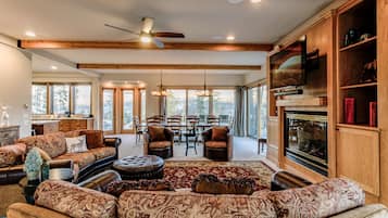 Luxury House, 5 Bedrooms | Living area | DVD player