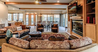 Eagle Wind Lodge 5 Bedroom Holiday Home by Winter Park Lodging Company
