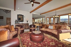 Luxury House, 5 Bedrooms | Living area