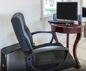 Business center - Oceanside Lodge (Marmora)