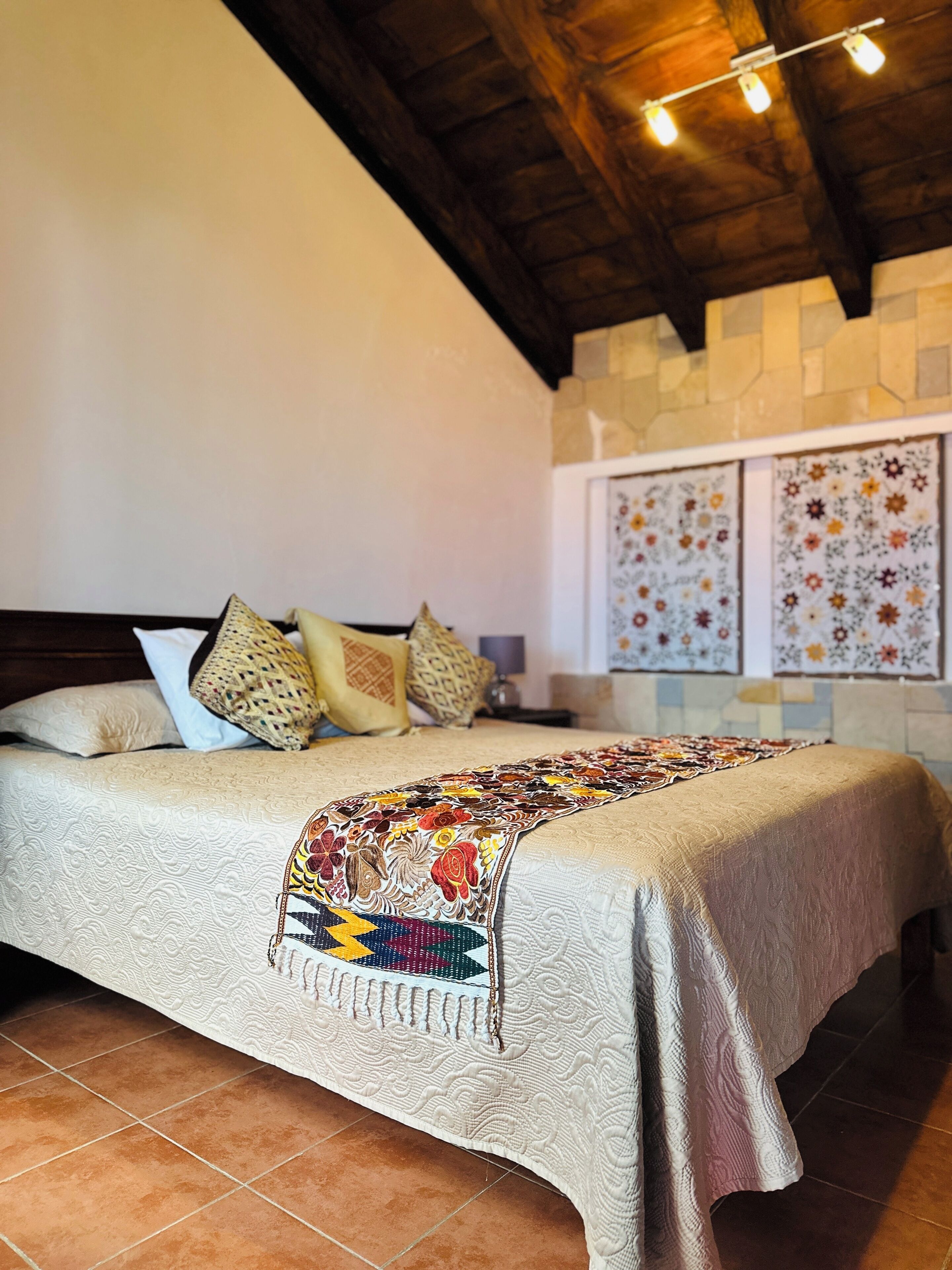 grand room, 1 king bed | 1 bedroom, blackout curtains, iron/ironing board, free wifi