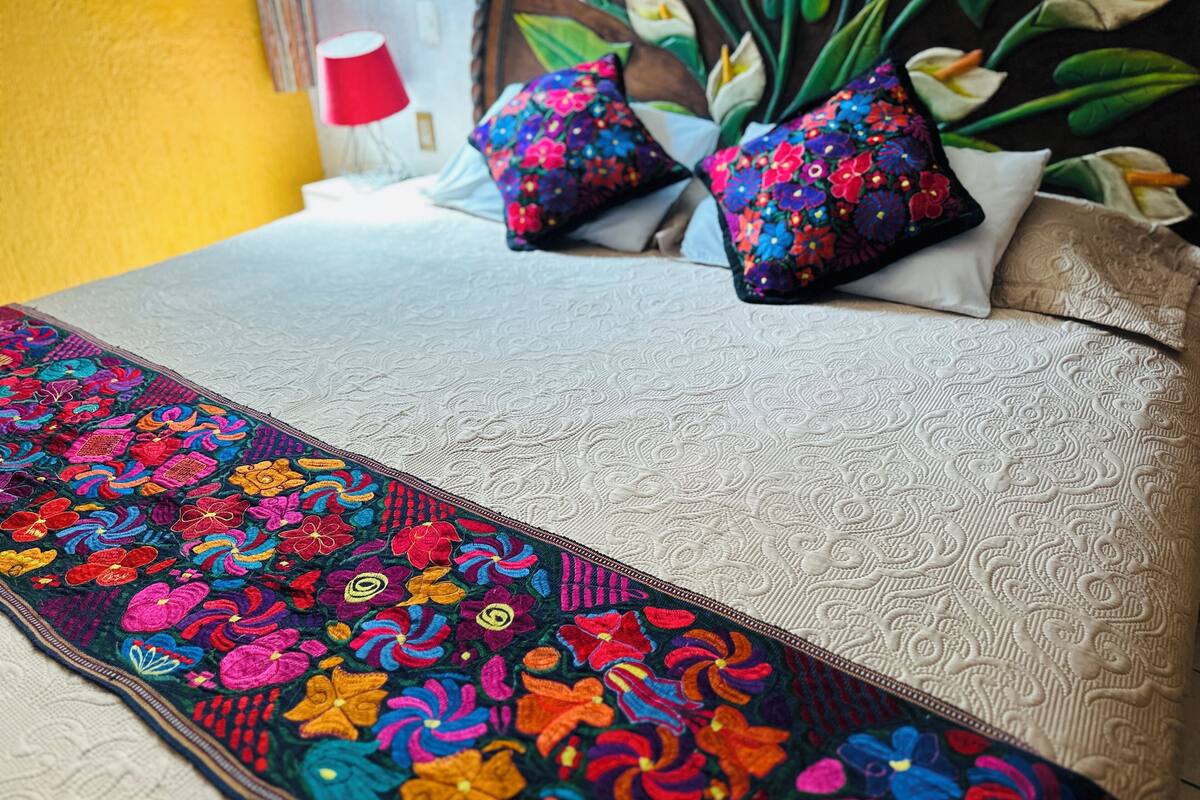 Grand Room, 1 King Bed | 1 bedroom, blackout curtains, iron/ironing board, free WiFi