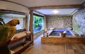 Presidential Suite (São Conrado) | Bathroom | Designer toiletries, hair dryer, bathrobes, towels - Le Chateaux Joá (Rio de Janeiro)