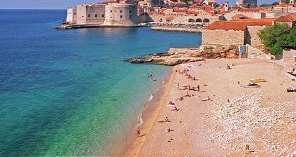 Tilava ja moderni huoneisto, suoraan rannalla Klekissä, 70 km: n päässä Dubrovnikista