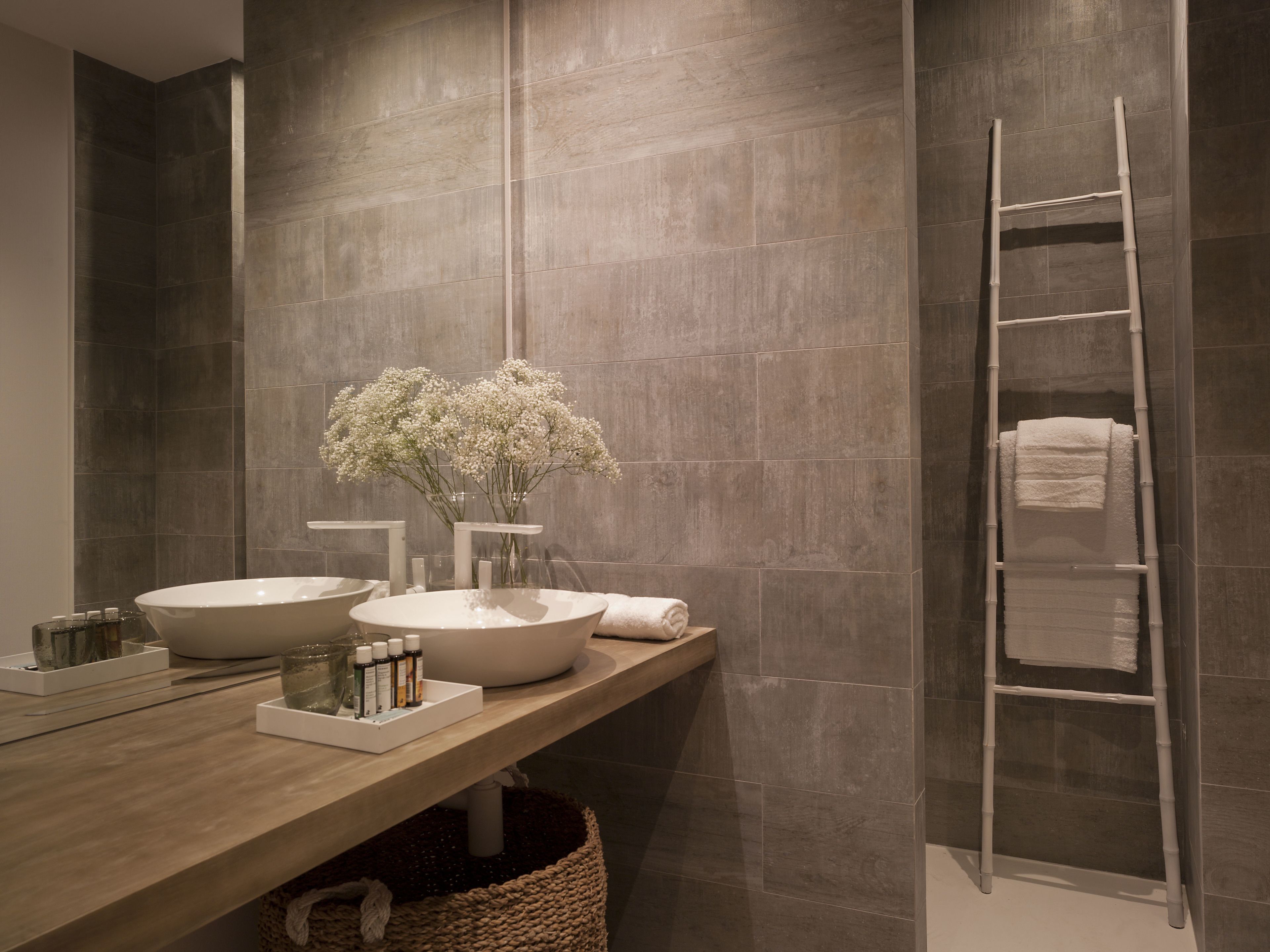 executive double or twin room | bathroom | free toiletries, hair dryer, towels