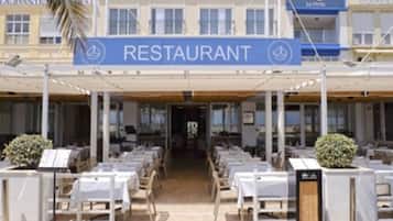 Déjeuner, dßner et brunch servis sur place, restauration en plein air