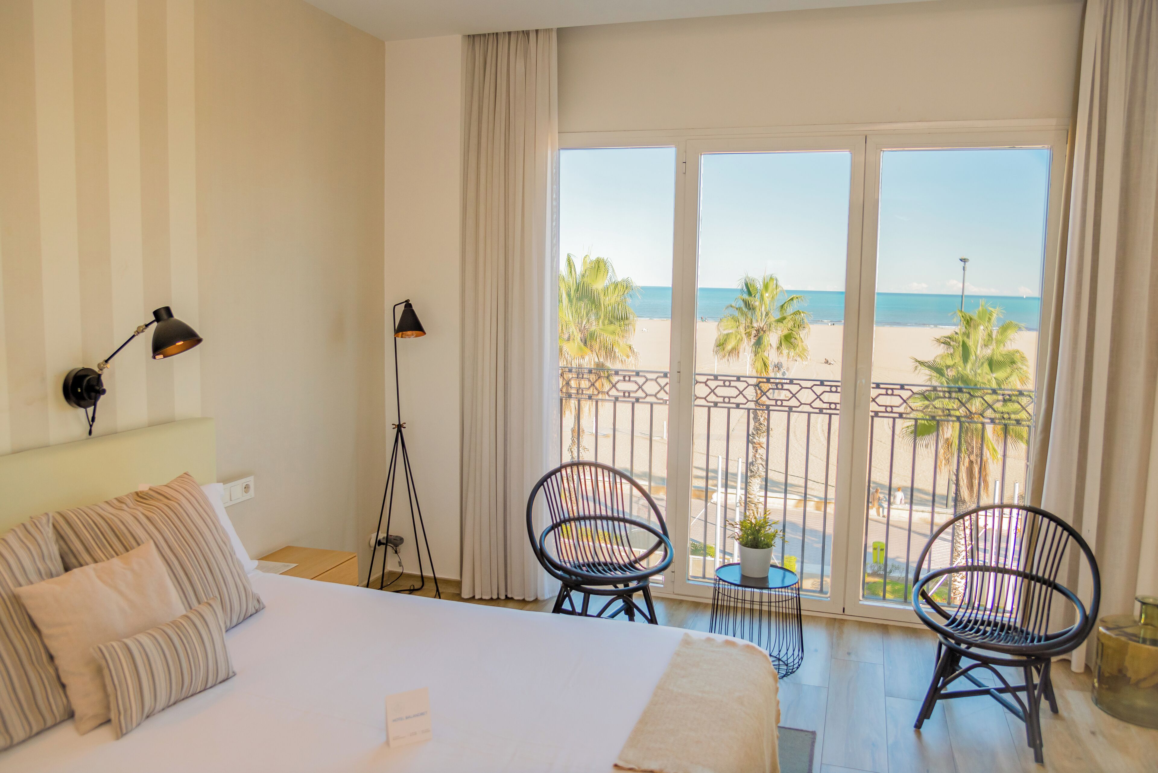 Ropa de cama de alta calidad y minibar 