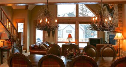 Lakota Antlers 200 5 Bedroom Holiday Home by Winter Park Lodging Company