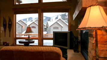 Family House, 5 Bedrooms | Living area | DVD player