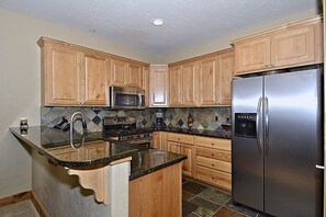 Family House, 5 Bedrooms | Private kitchen | Fridge, microwave, coffee/tea maker