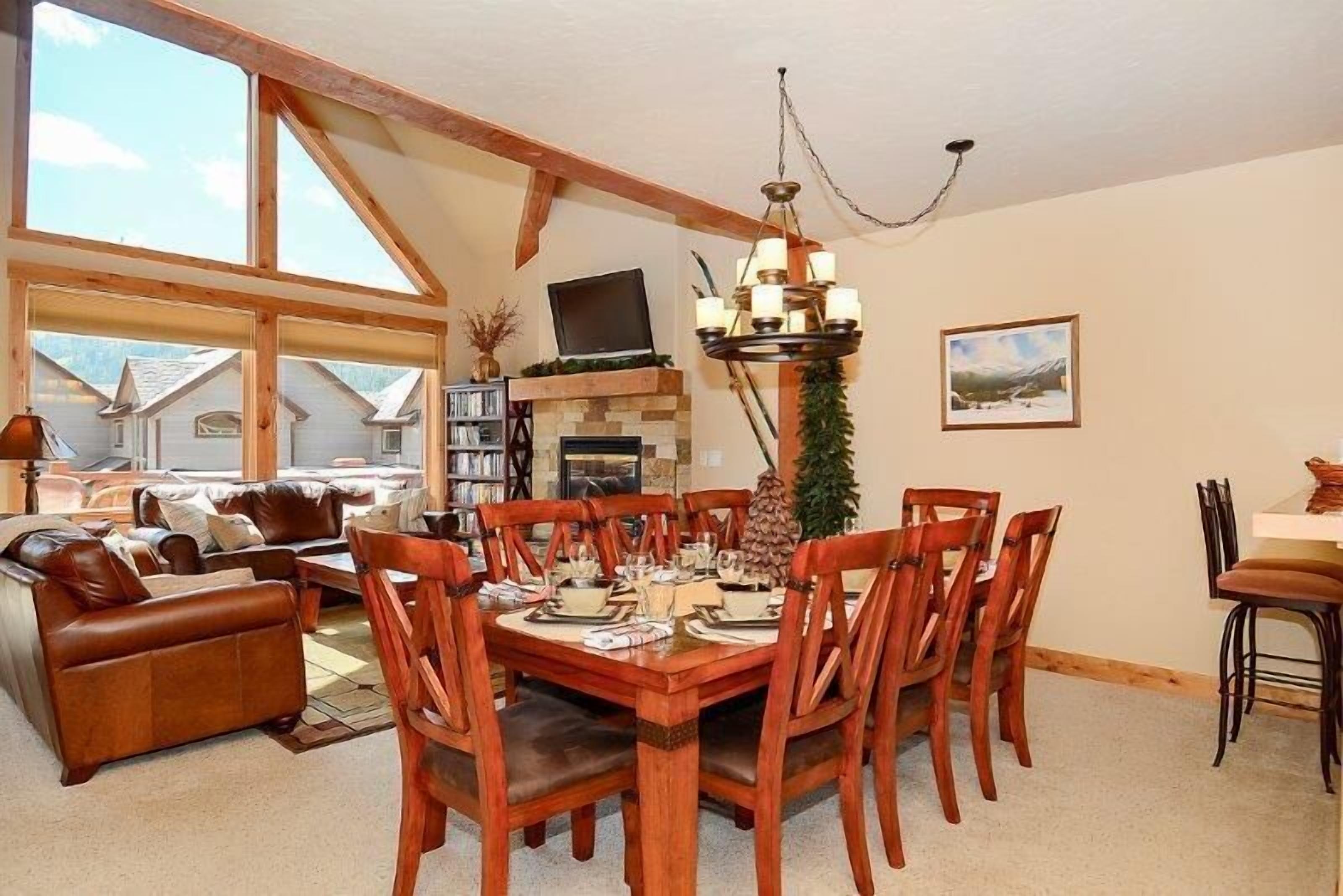 Family House, 3 Bedrooms | In-room dining