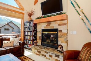 Family House, 3 Bedrooms | Living area | DVD player