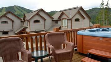 Family House, 3 Bedrooms | Outdoor spa tub