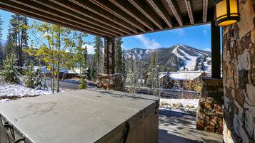 Luxury House, 6 Bedrooms | Outdoor spa tub