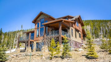 Luxury House, 6 Bedrooms | Front of property