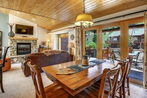 Family House, 3 Bedrooms | In-room dining