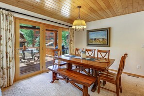 Family House, 3 Bedrooms | In-room dining