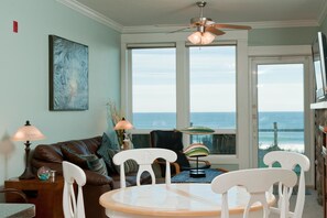 Appart'hôtel, 2 chambres, vue océan, en front de plage | 2 chambres, literie de qualité supérieure, surmatelas