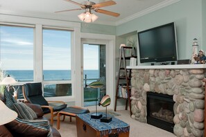 Living room - Keystone Vacation Rentals - Seascape Condo (Lincoln City)