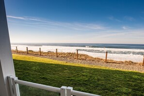 Appart'hôtel, 2 chambres, vue océan, en front de plage | Vue sur la plage/l’océan