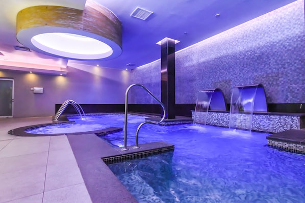 Una piscina techada
