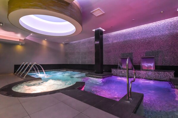 Indoor pool - Hotel Gran Palace (Santiago)