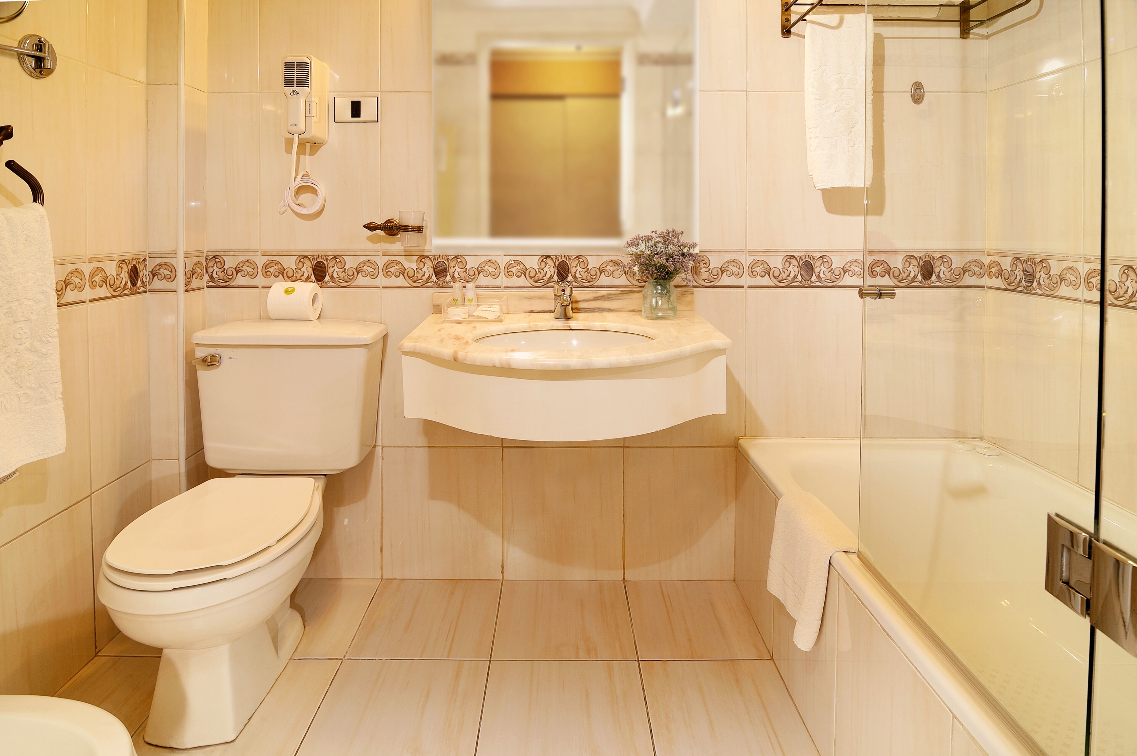 A bathroom with a toilet, sink, and bathtub.
