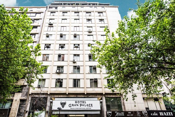 A multi-story building with a sign for Hotel Gran Palacio, indicating it is a spa and convention center. - Hotel Gran Palace (Santiago)