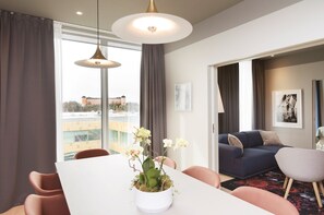 Minibar, in-room safe, desk, iron/ironing board - Elite Hotel Academia (Uppsala)