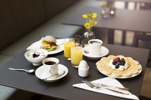 Free daily buffet breakfast  - Elite Hotel Academia (Uppsala)