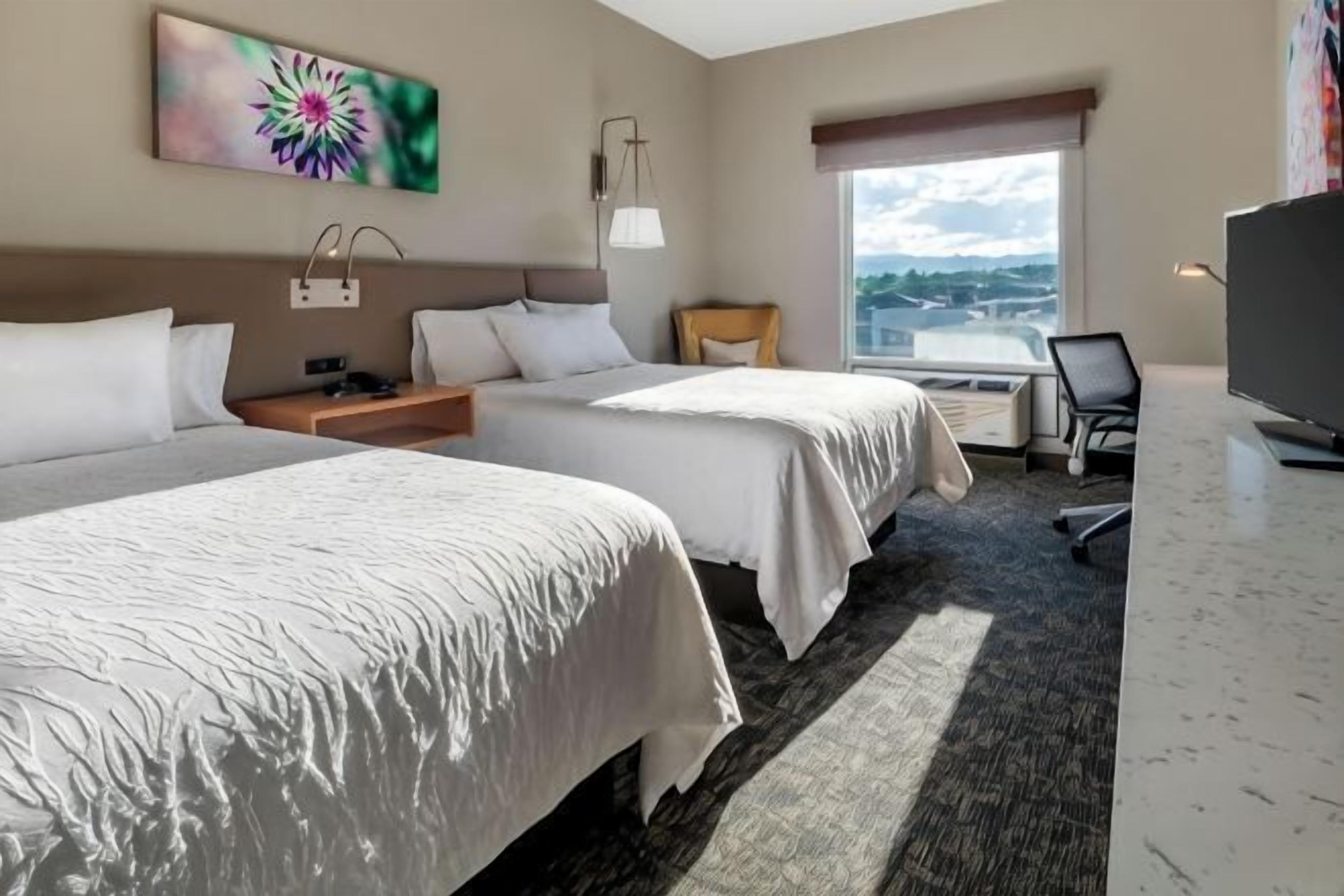 Zimmersafe, Schreibtisch, Verdunkelungsvorhänge, Bügeleisen/Bügelbrett