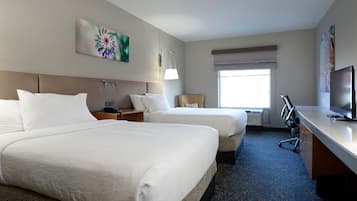 Brankas, meja kerja, tirai kedap cahaya, dan setrika/meja setrika