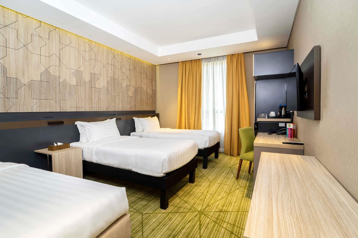 Standard Room, 3 Twin Beds | Minibar, in-room safe, desk, soundproofing