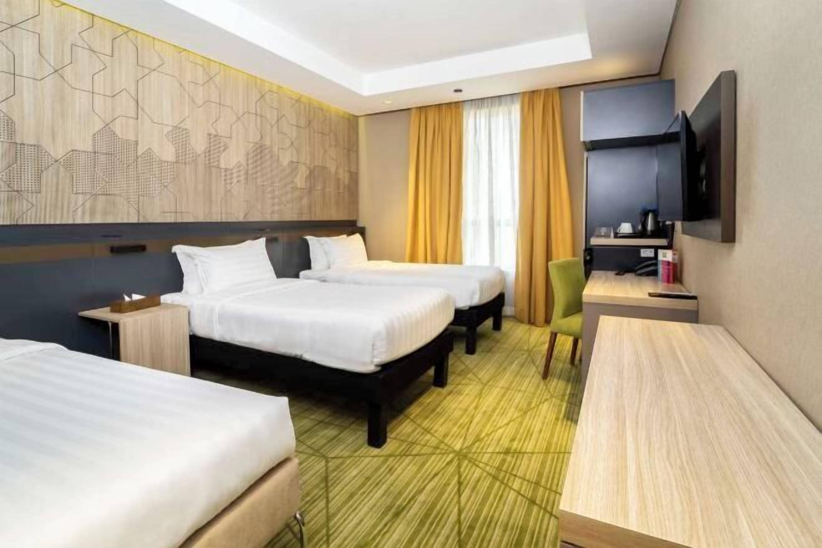 迷你吧、客房内保险箱、办公桌、隔音