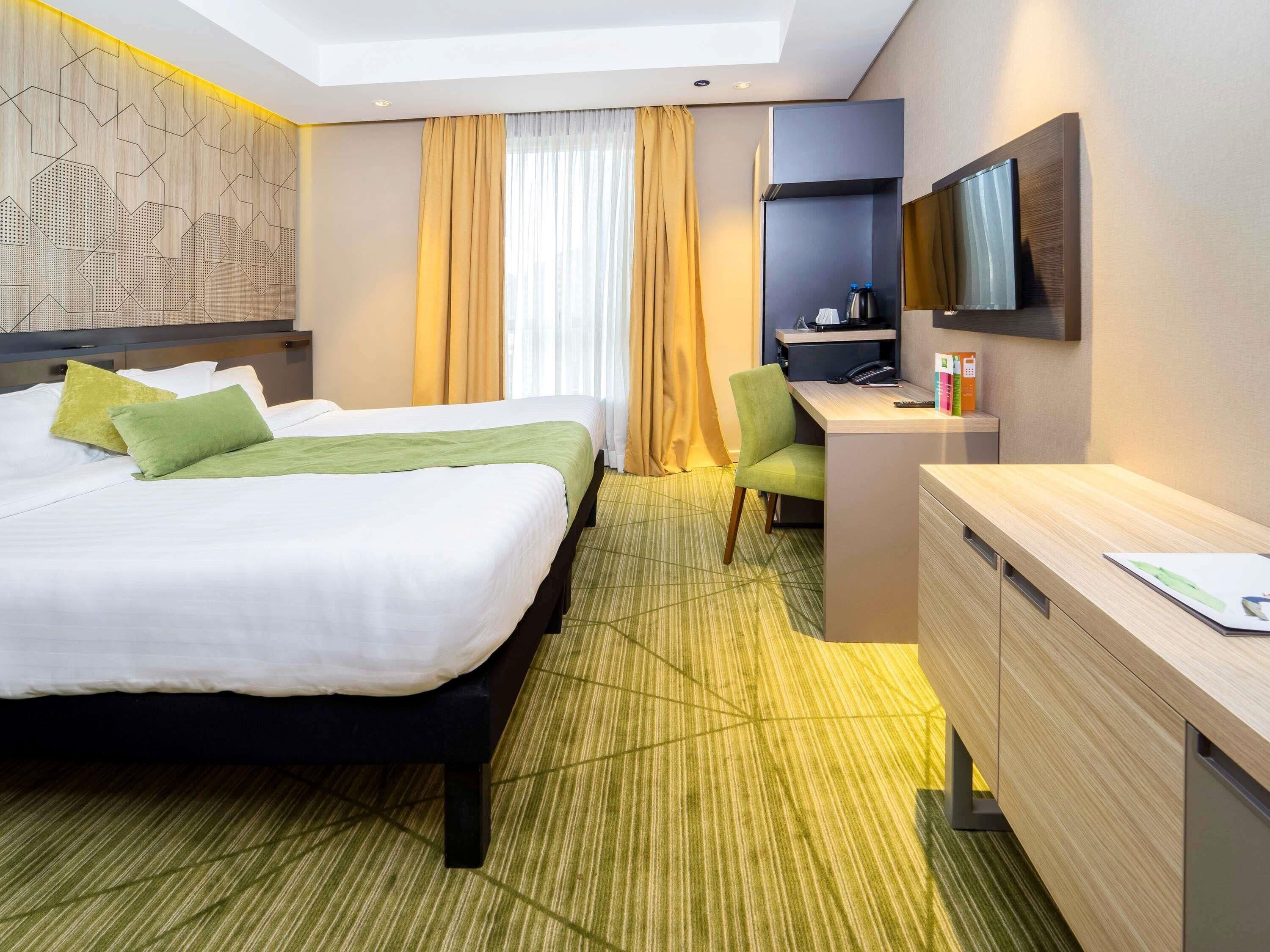 Standard Room, 1 Double Bed | Minibar, in-room safe, desk, soundproofing