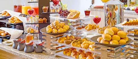 Tägliches Frühstücksbuffet gegen Gebühr