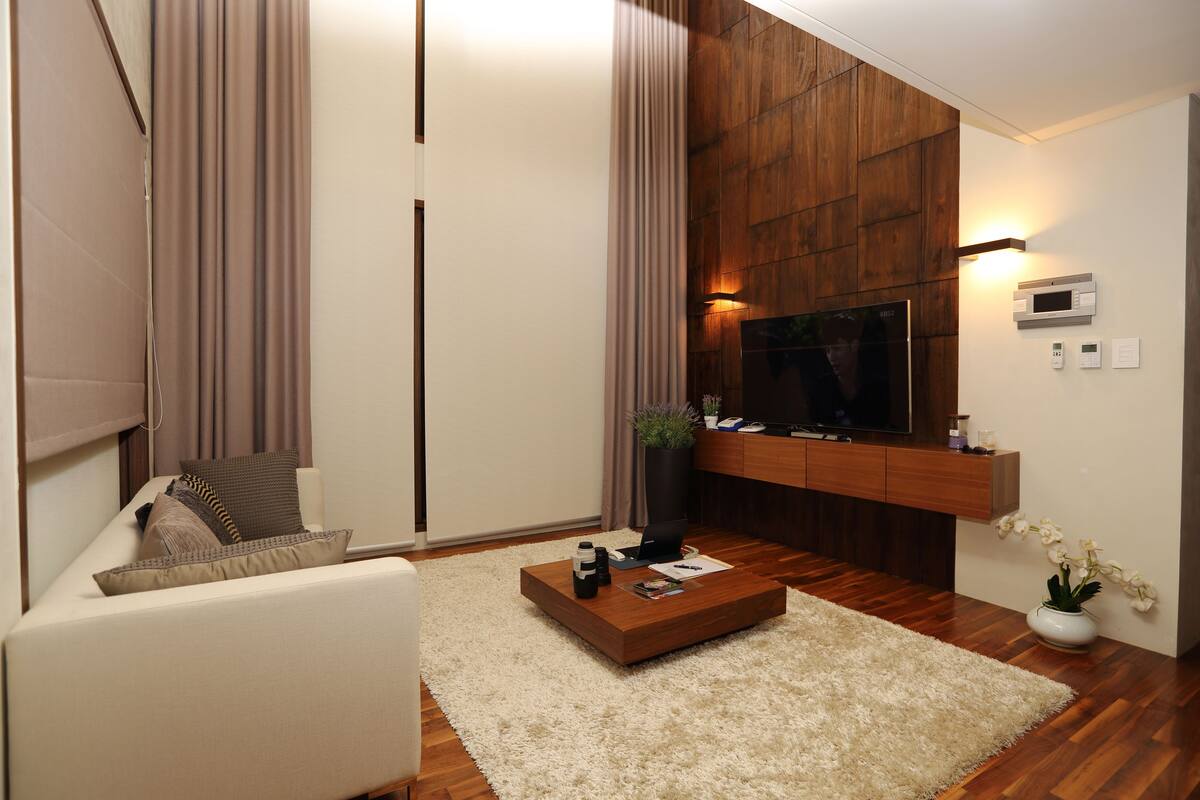 Televisión de pantalla plana de 50 pulgadas con canales por cable 