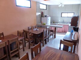 Desayuno completo gratuito y diario