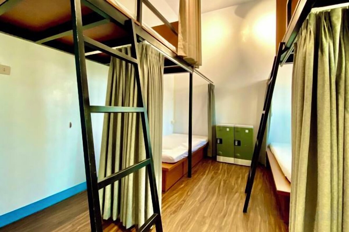 Quad Room With With Shared Bathroom