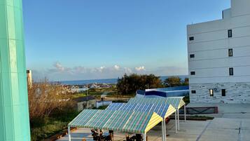 1 ๊ฐ์ ์นจ์ค, ์ฑ
์, ๋
ธํธ๋ถ ์์
 ๊ณต๊ฐ, ์๋ง ์ปคํผ