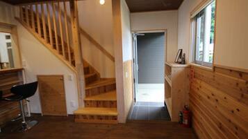 Room, 3 Bedrooms | Living room | Flat-screen TV