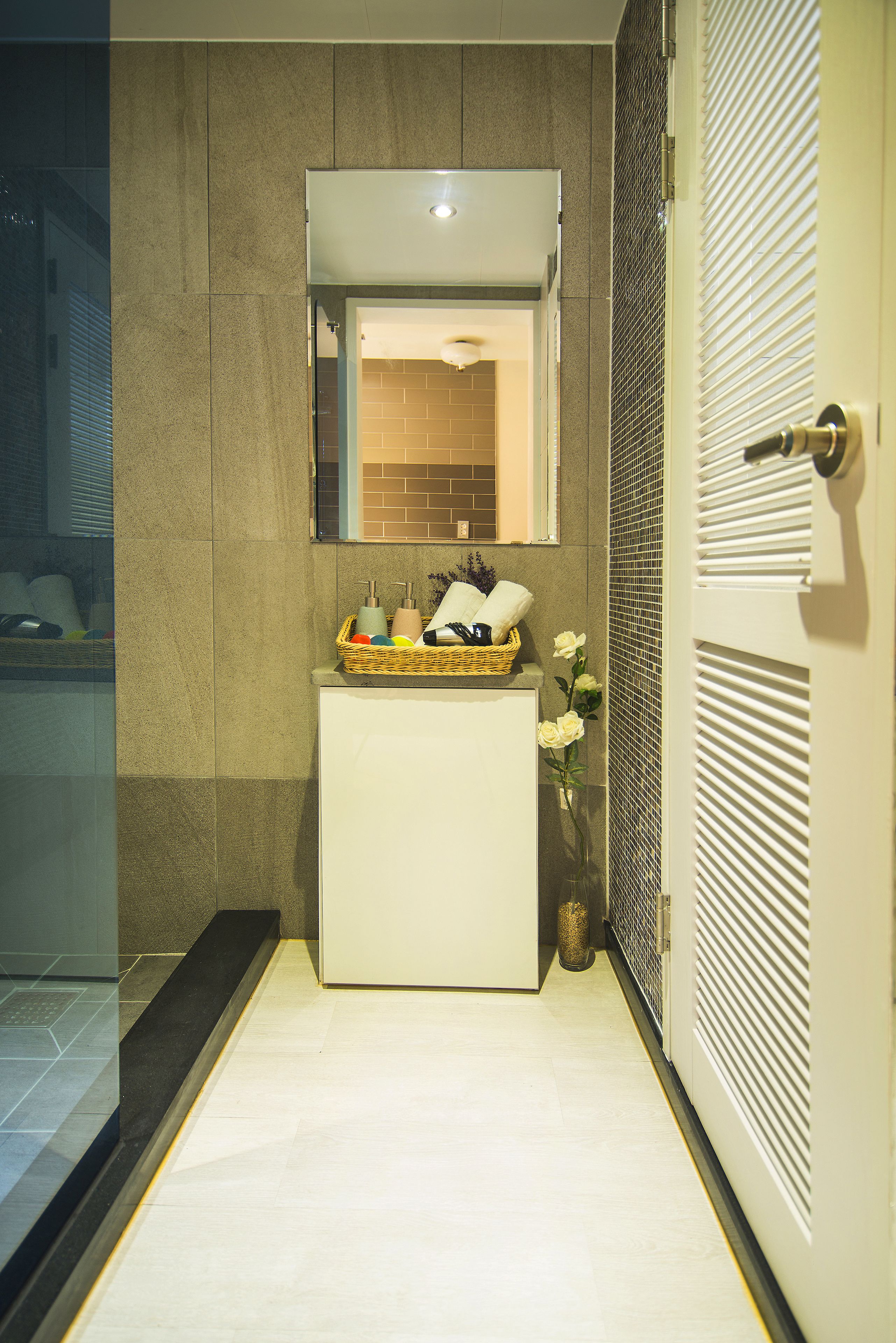 hair dryer, heated floors, towels