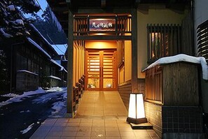 Exterior - Yutagawa Onsen Kuhe Ryokan (Tsuruoka)