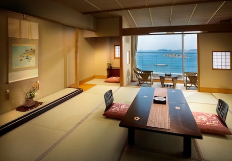 Japanese Style Room, Non-smoking | In-room safe