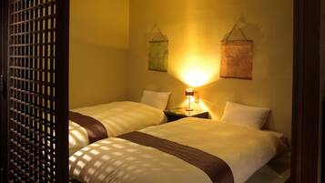 Twin Room with Private Bath, Non-smoking | 1 bedroom, in-room safe