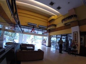 Coin salon dans le hall