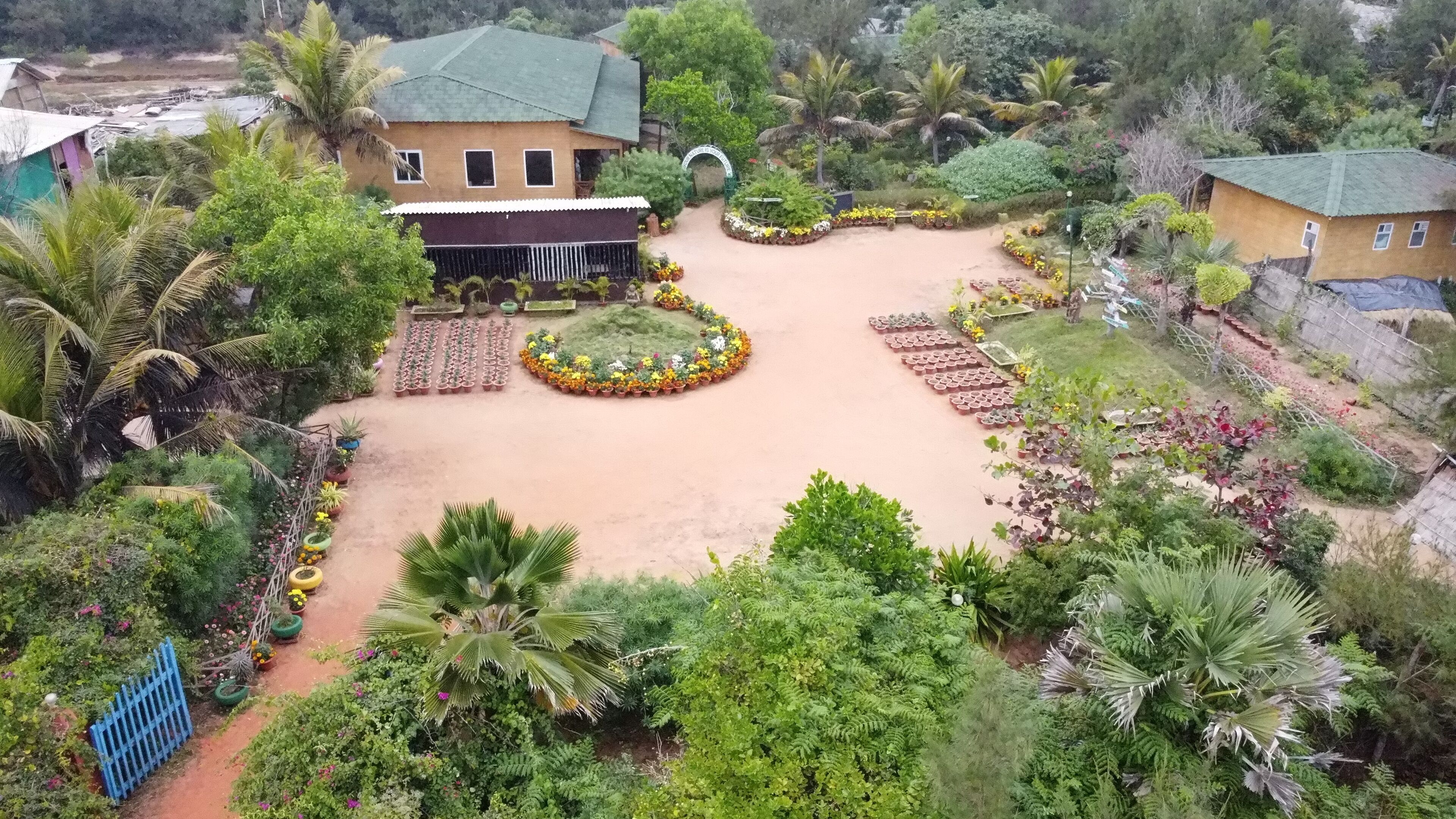 children’s play area – outdoor