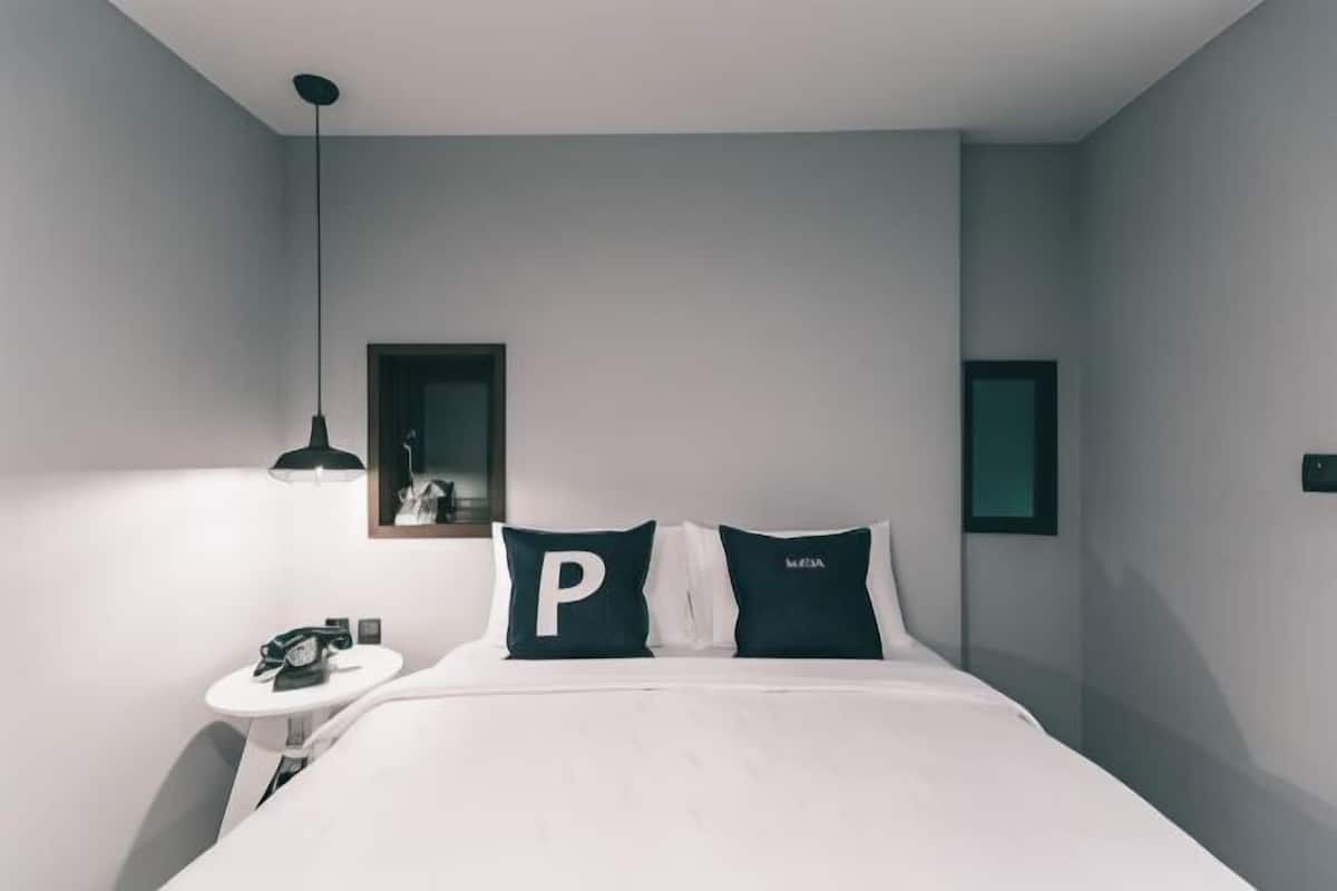 Premium bedding, in-room safe, individually decorated