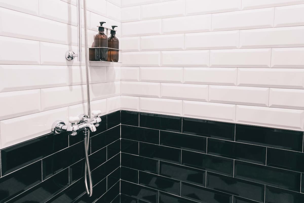 Deluxe Tek Büyük Yataklı Oda | Banyo | Duş, saç kurutma makinesi, terlik, havlu