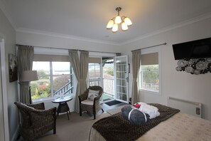 LCD-Fernseher, DVD-Player, iPod-Dockingstation